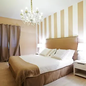  Apartment Petite Italy